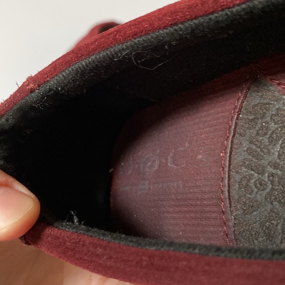 Born BOC Red Corduroy Woman’s Loafer Shoes Size 8 - Picture 5 of 8